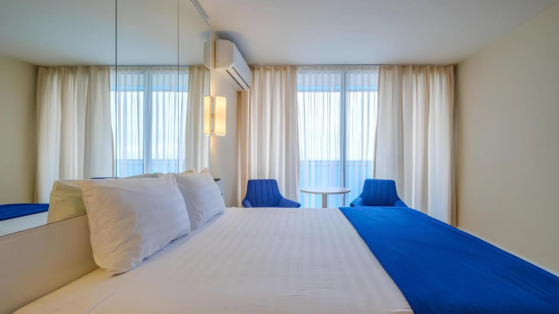 Superior Aparthotel Orbi City Batumi 5*,