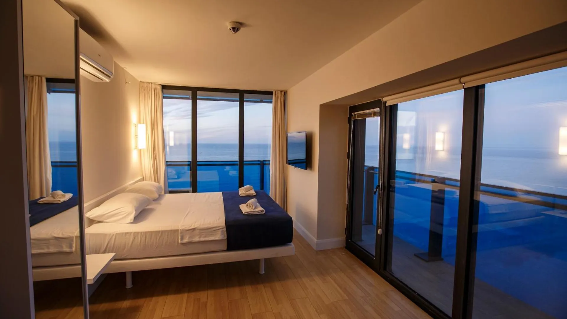 Superior Aparthotel Orbi City Batumi 5*,